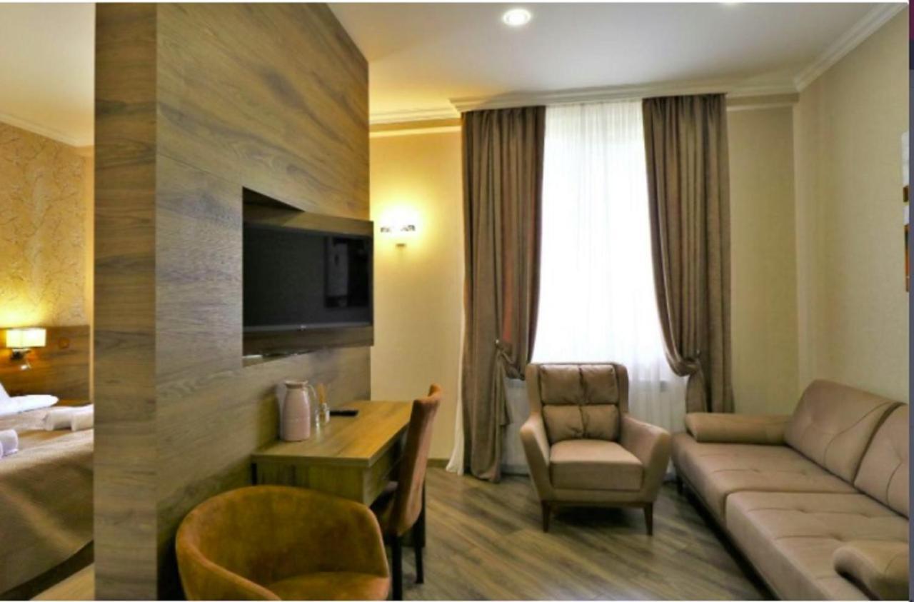 Sunset Tbilisi Luxury Aparthotel ภายนอก รูปภาพ