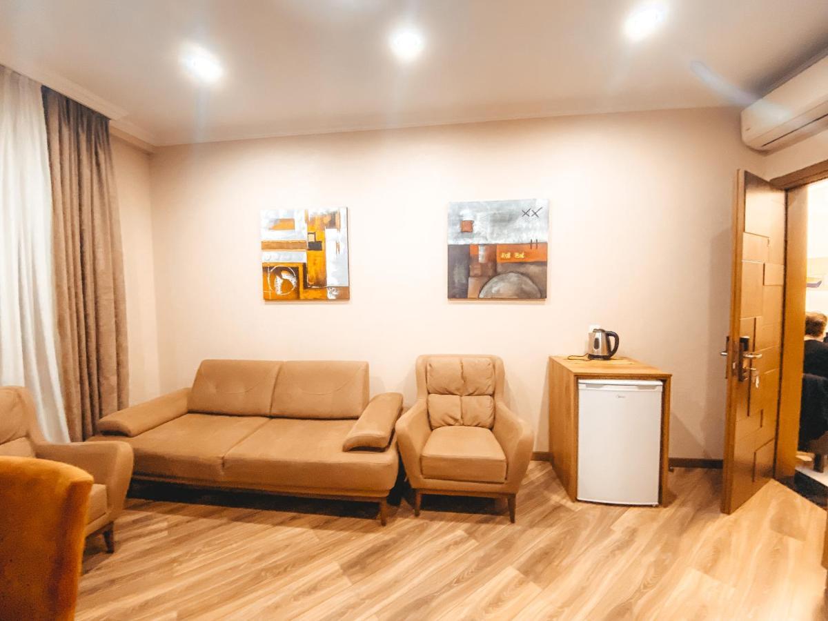 Sunset Tbilisi Luxury Aparthotel ภายนอก รูปภาพ